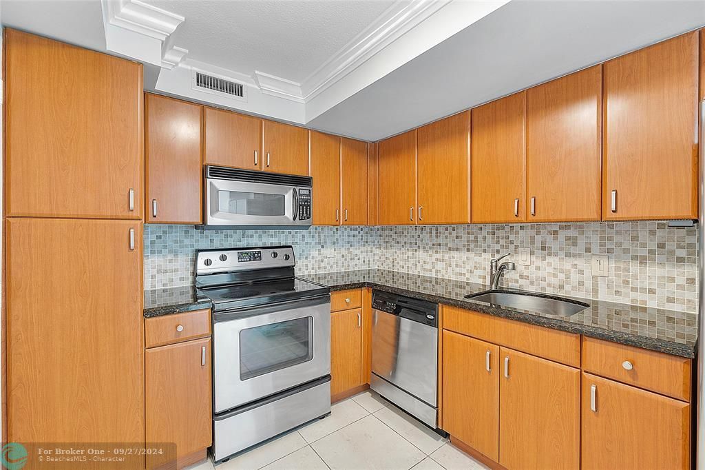 For Sale: $659,000 (2 beds, 2 baths, 1120 Square Feet)