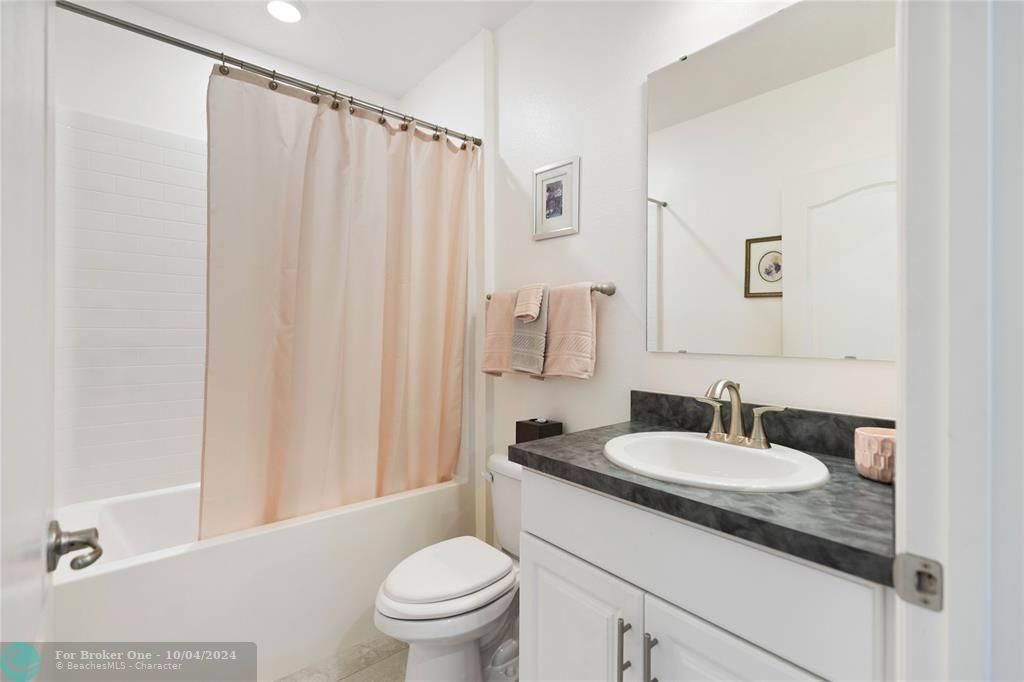 For Sale: $359,000 (3 beds, 2 baths, 1425 Square Feet)