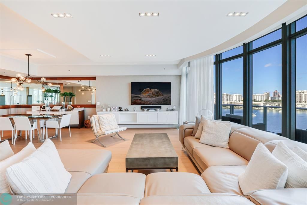 For Sale: $1,995,000 (2 beds, 2 baths, 1828 Square Feet)