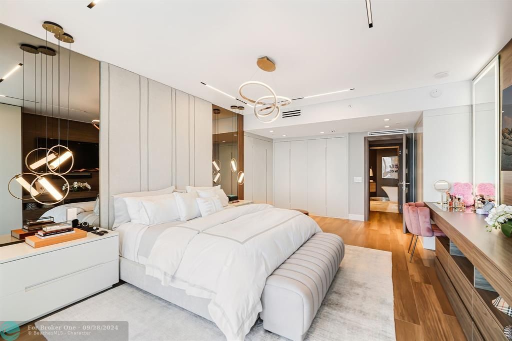 For Sale: $1,995,000 (2 beds, 2 baths, 1828 Square Feet)