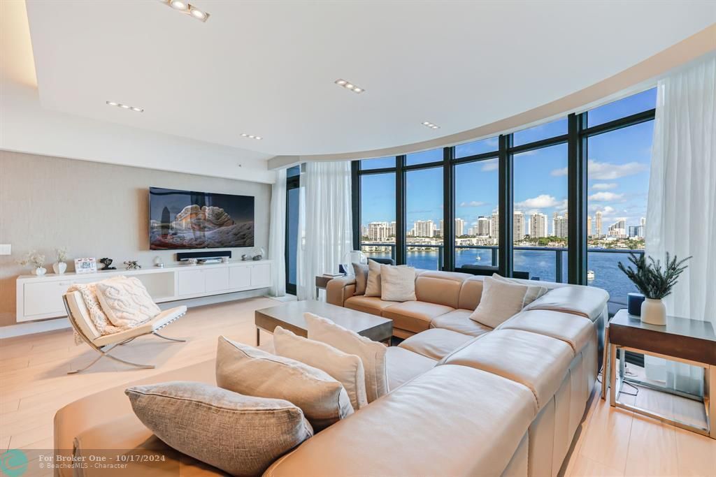 For Sale: $1,995,000 (2 beds, 2 baths, 1828 Square Feet)