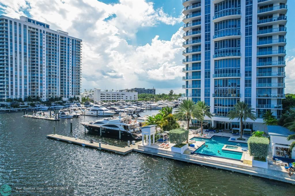 For Sale: $1,995,000 (2 beds, 2 baths, 1828 Square Feet)