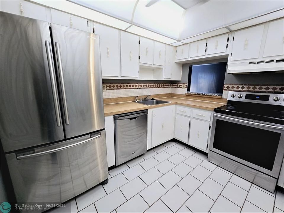 For Rent: $1,625 (1 beds, 1 baths, 695 Square Feet)