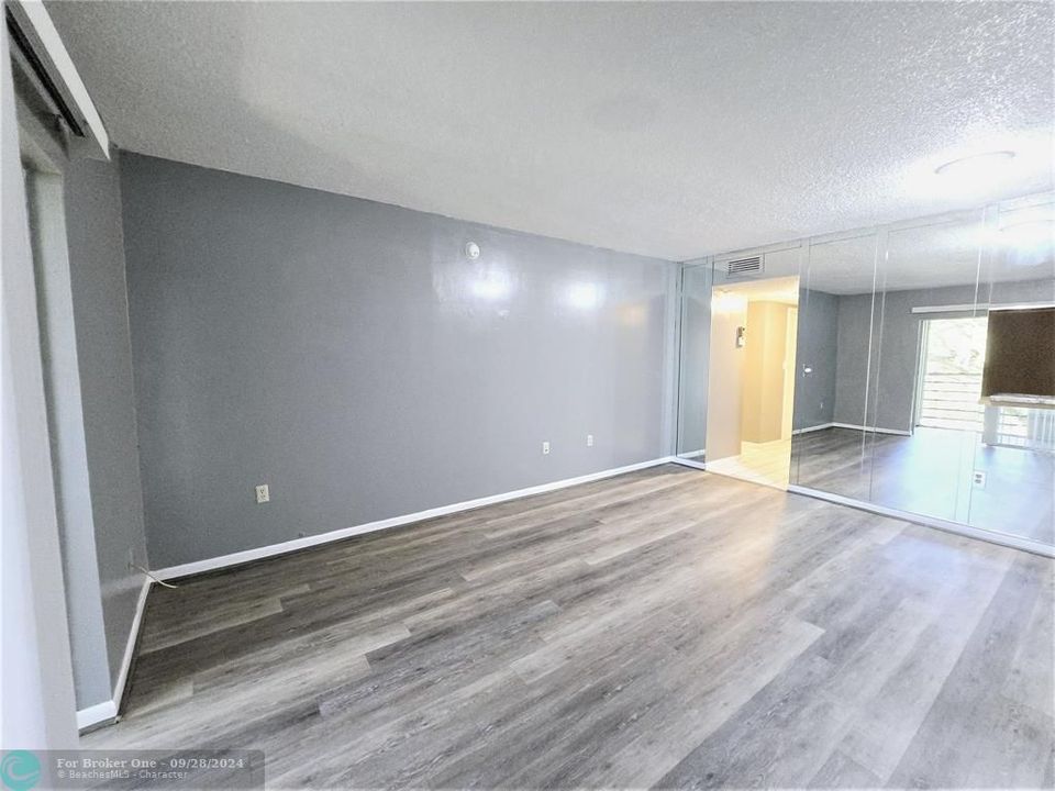 For Rent: $1,625 (1 beds, 1 baths, 695 Square Feet)