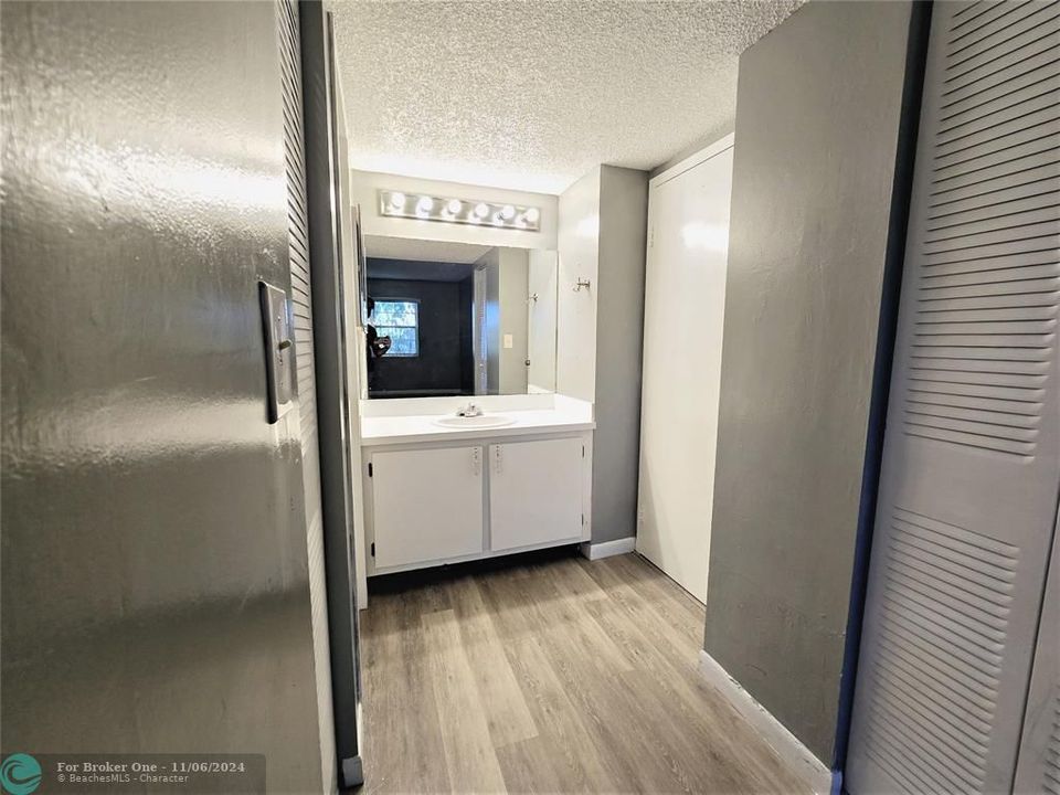 For Rent: $1,625 (1 beds, 1 baths, 695 Square Feet)