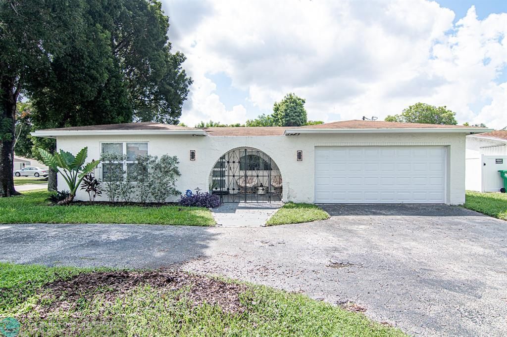 For Sale: $610,000 (4 beds, 2 baths, 1562 Square Feet)