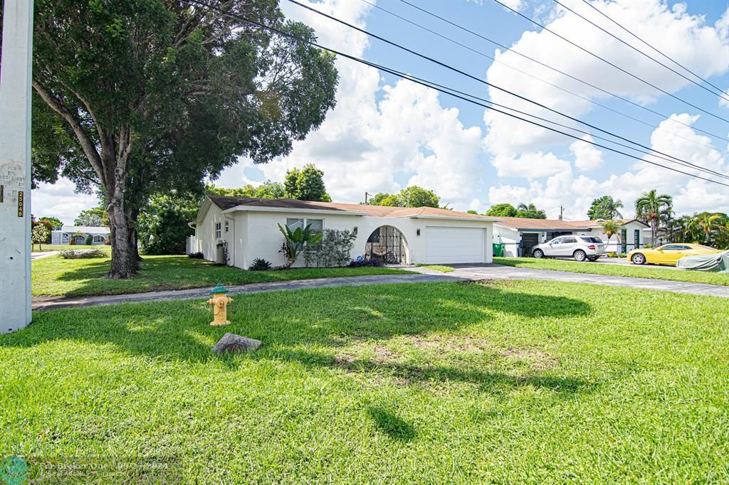 For Sale: $610,000 (4 beds, 2 baths, 1562 Square Feet)