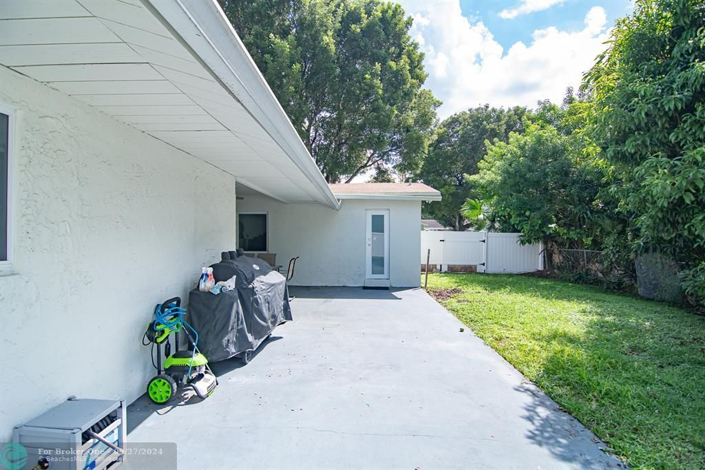 For Sale: $610,000 (4 beds, 2 baths, 1562 Square Feet)