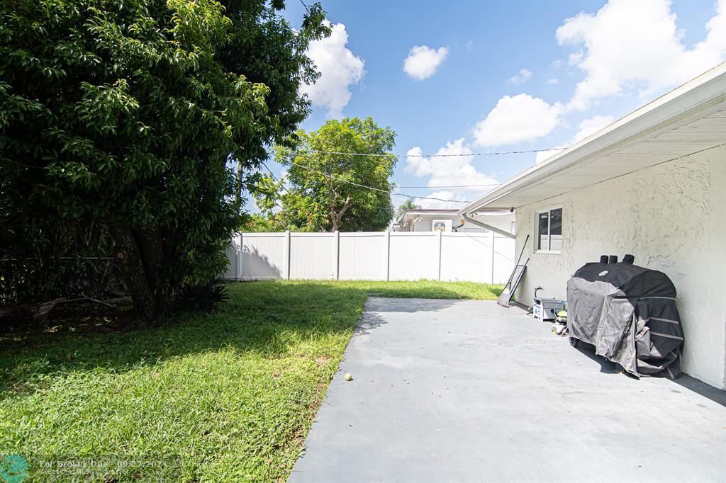 For Sale: $610,000 (4 beds, 2 baths, 1562 Square Feet)