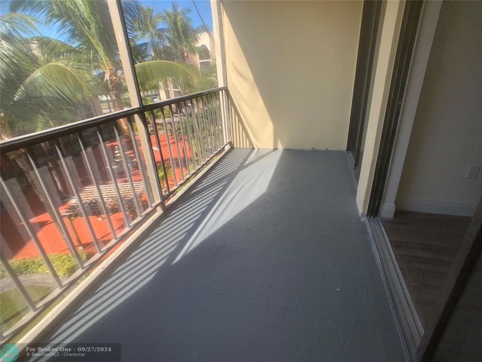 For Rent: $1,898 (1 beds, 1 baths, 850 Square Feet)