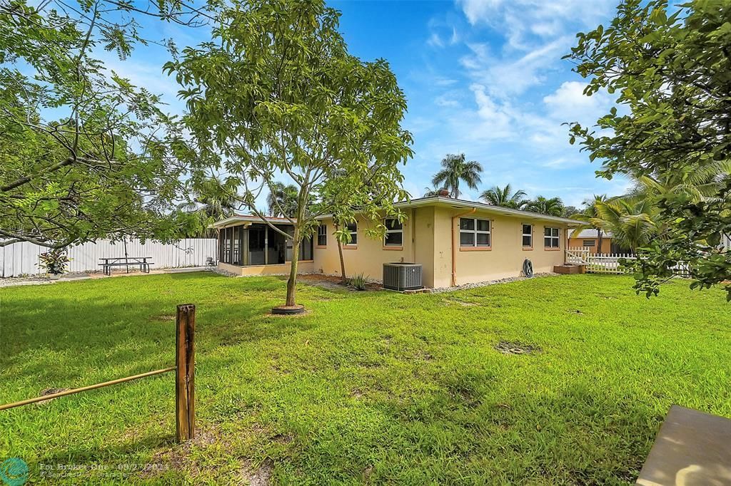 For Sale: $475,000 (3 beds, 2 baths, 1413 Square Feet)