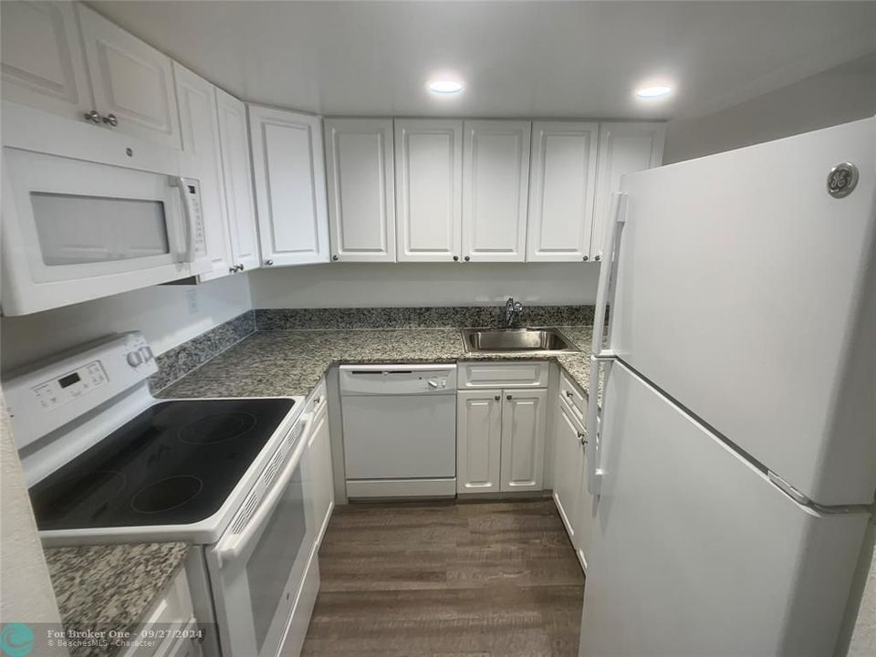 For Rent: $1,865 (1 beds, 1 baths, 850 Square Feet)