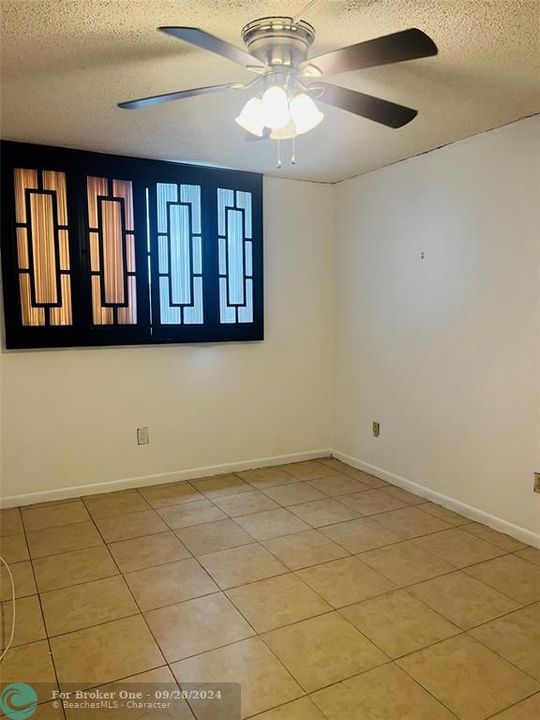 For Sale: $1,800 (2 beds, 2 baths, 835 Square Feet)