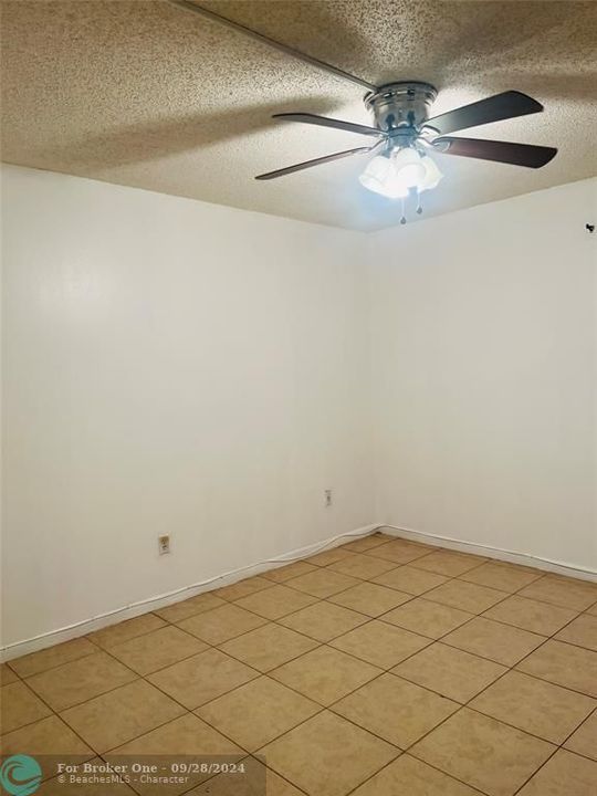 For Sale: $1,800 (2 beds, 2 baths, 835 Square Feet)