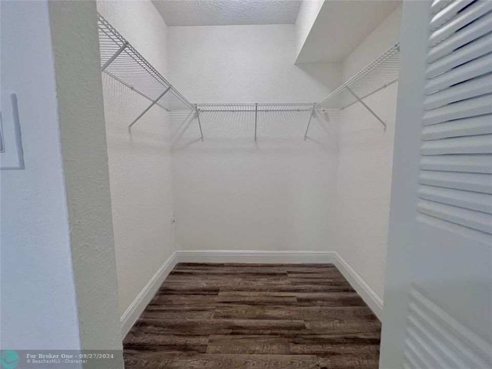 For Rent: $2,332 (2 beds, 2 baths, 980 Square Feet)