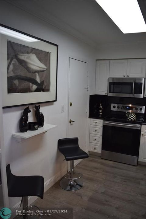 For Sale: $479,000 (1 beds, 1 baths, 745 Square Feet)