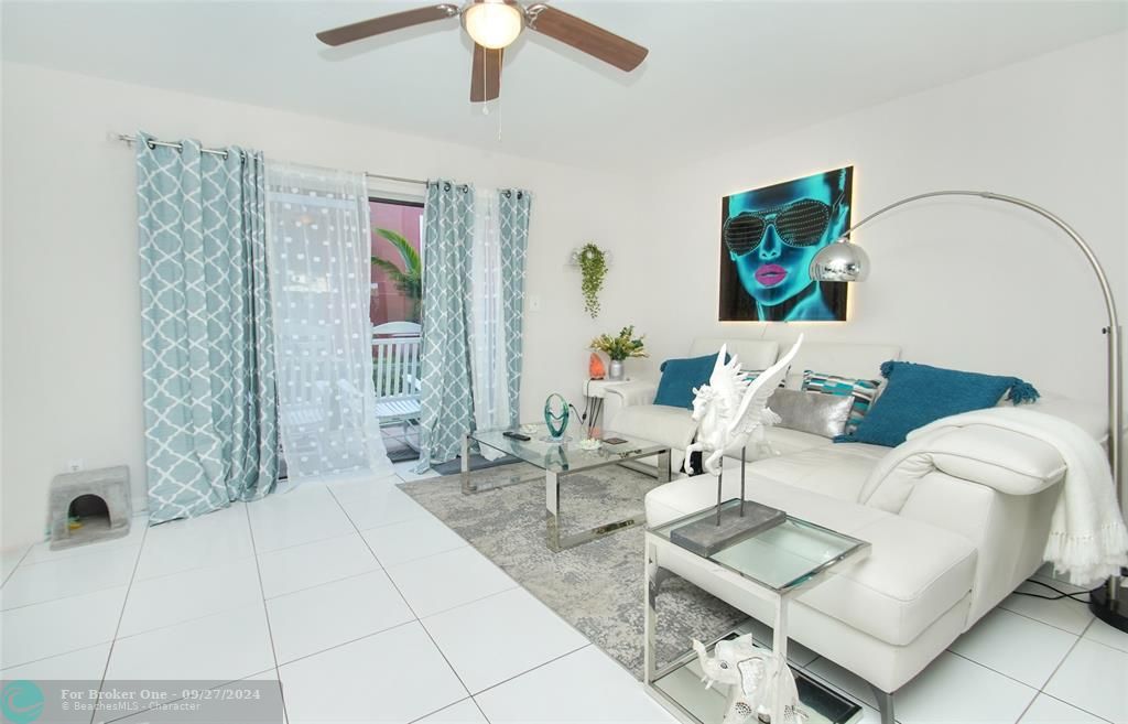 For Sale: $359,000 (2 beds, 2 baths, 1020 Square Feet)