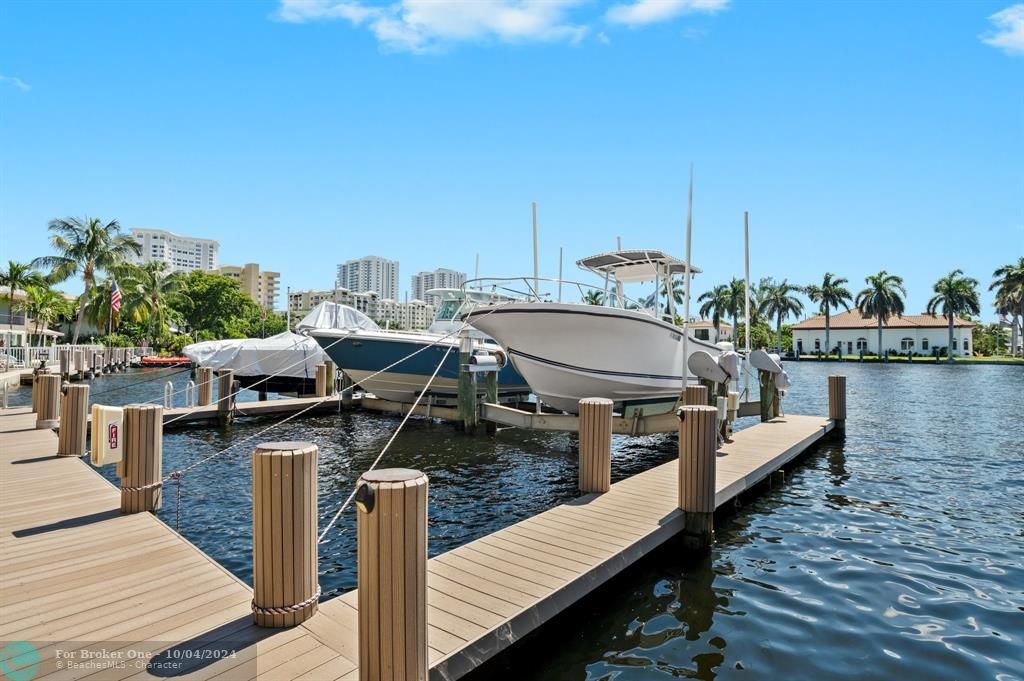 For Sale: $895,000 (2 beds, 2 baths, 1260 Square Feet)