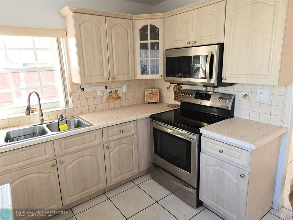 For Sale: $770,000 (4 beds, 2 baths, 1698 Square Feet)