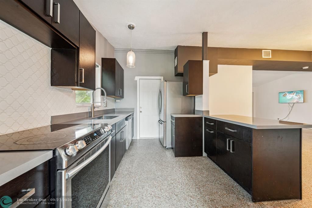 For Sale: $450,000 (2 beds, 2 baths, 1431 Square Feet)