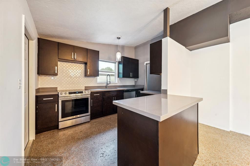 For Sale: $450,000 (2 beds, 2 baths, 1431 Square Feet)