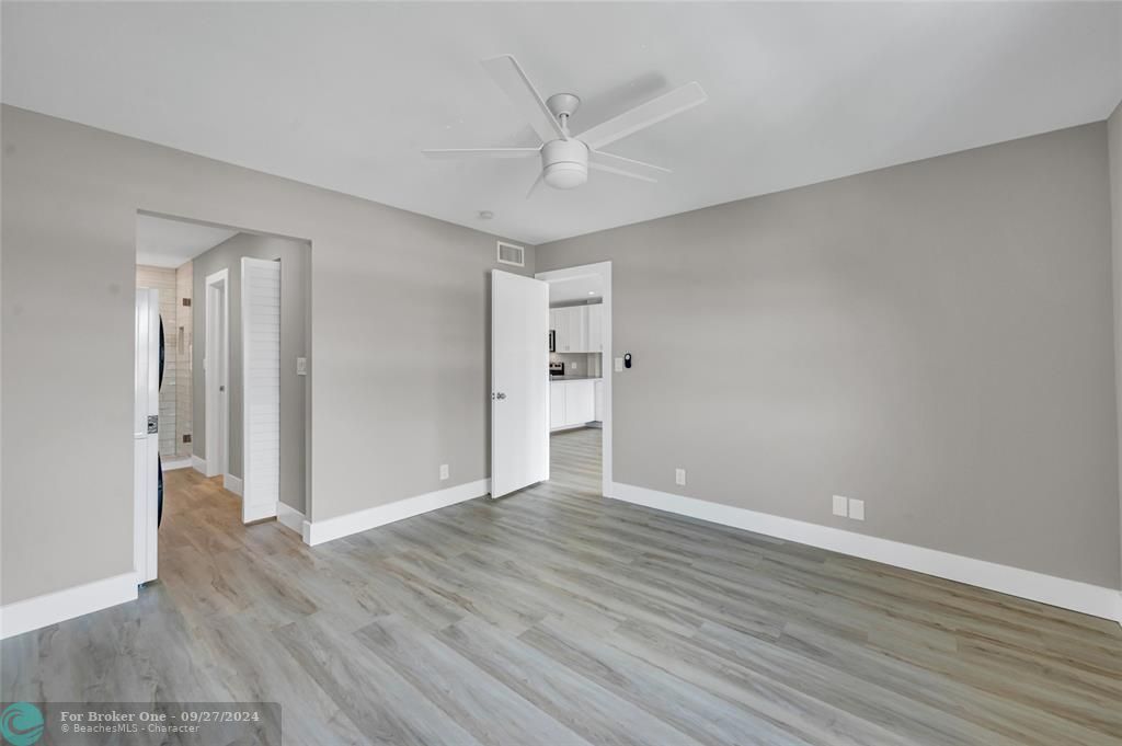 For Sale: $293,000 (1 beds, 1 baths, 720 Square Feet)