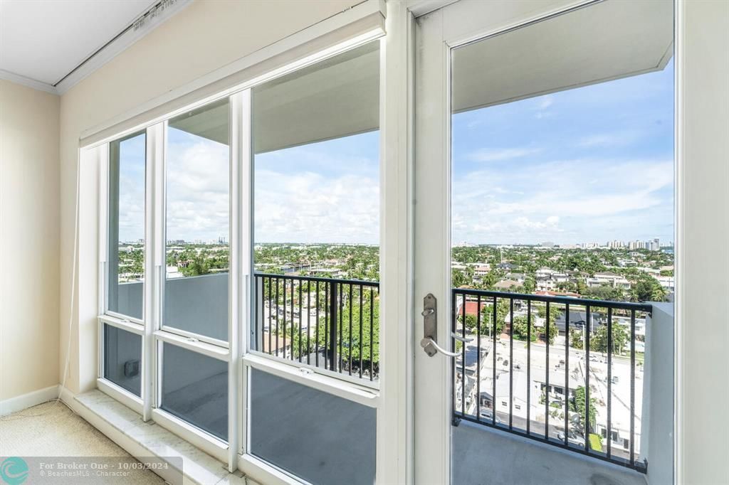 For Sale: $464,000 (2 beds, 2 baths, 1218 Square Feet)