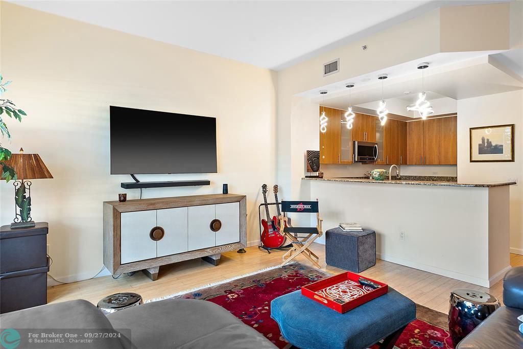 For Sale: $529,900 (2 beds, 2 baths, 1738 Square Feet)