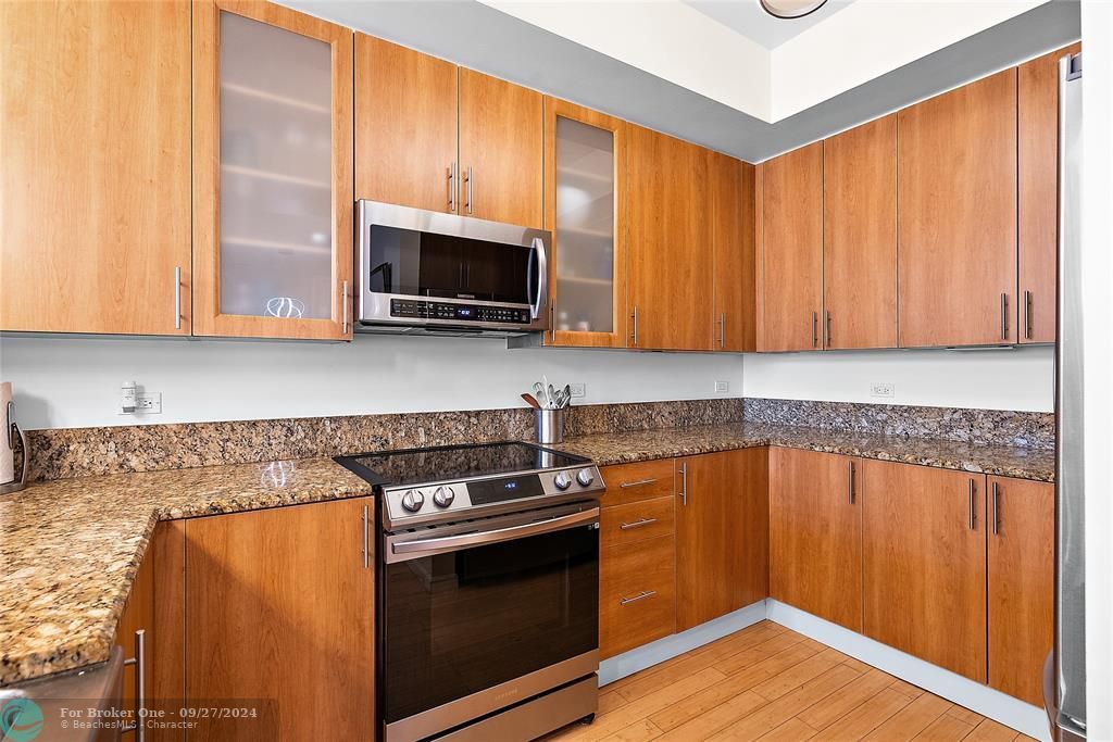 For Sale: $529,900 (2 beds, 2 baths, 1738 Square Feet)