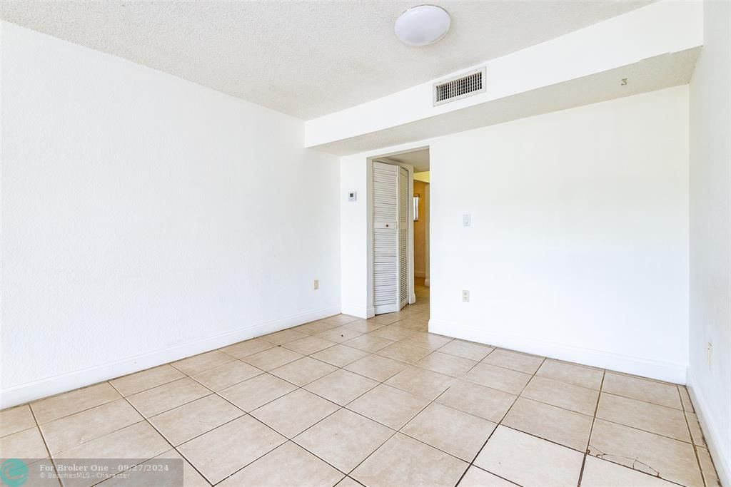 For Sale: $185,000 (2 beds, 2 baths, 944 Square Feet)