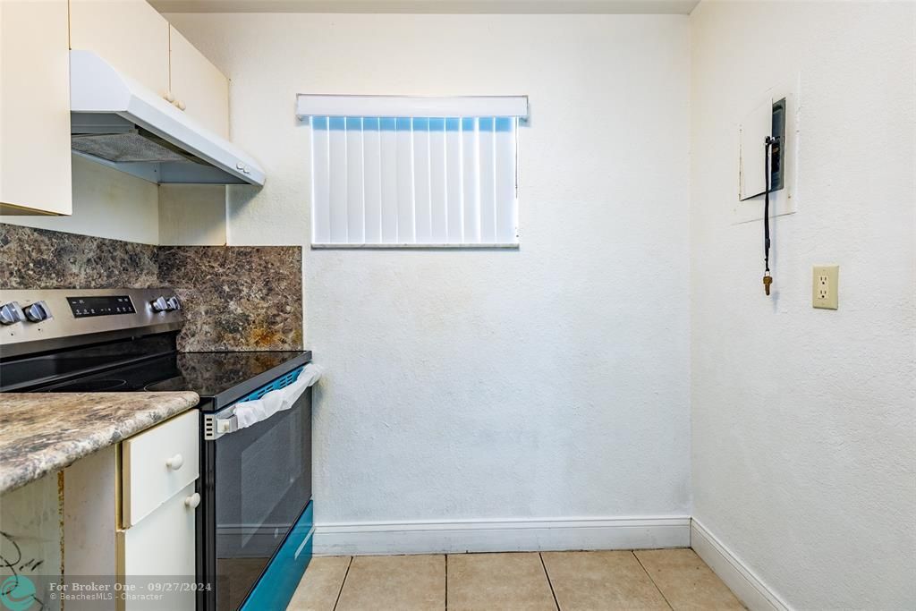 For Sale: $185,000 (2 beds, 2 baths, 944 Square Feet)