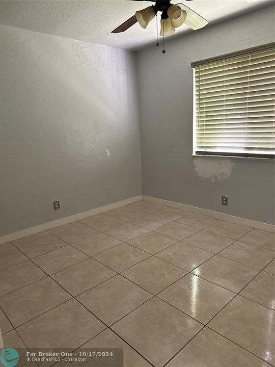 For Rent: $2,950 (3 beds, 2 baths, 4140 Square Feet)