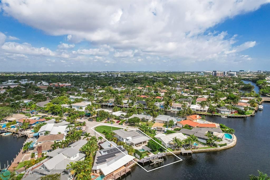 For Sale: $1,999,000 (2 beds, 2 baths, 1894 Square Feet)