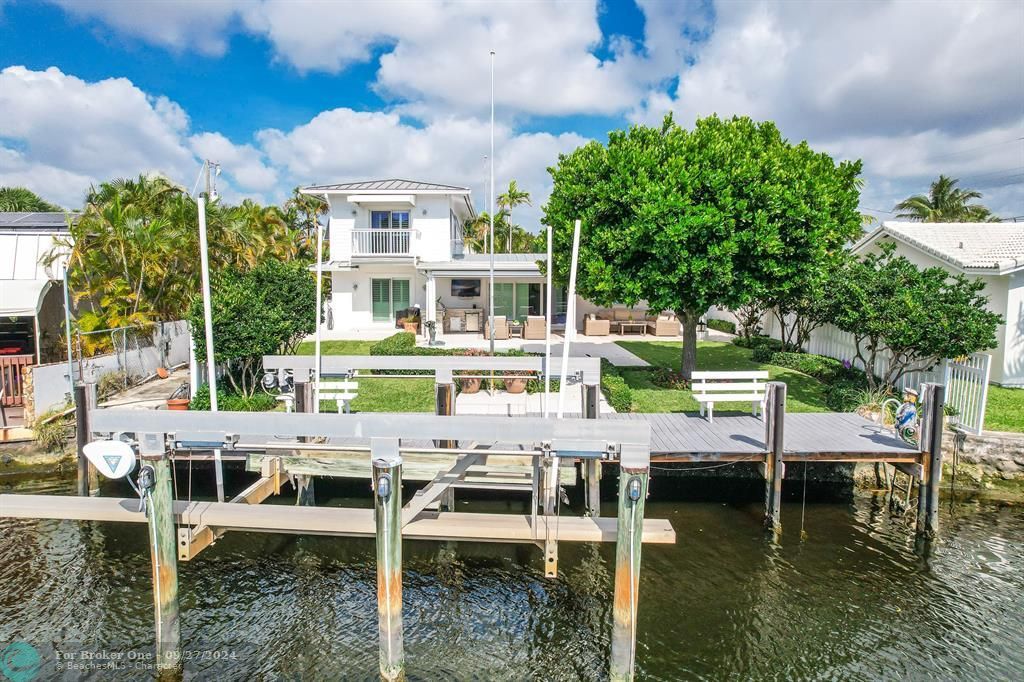 For Sale: $1,999,000 (2 beds, 2 baths, 1894 Square Feet)