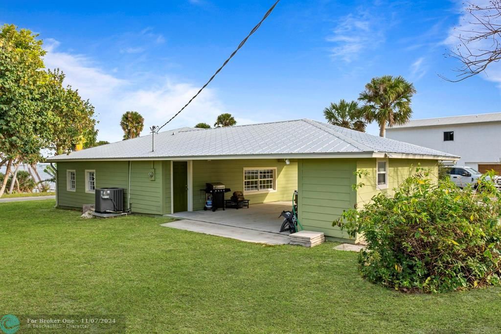 For Sale: $849,000 (3 beds, 2 baths, 2017 Square Feet)