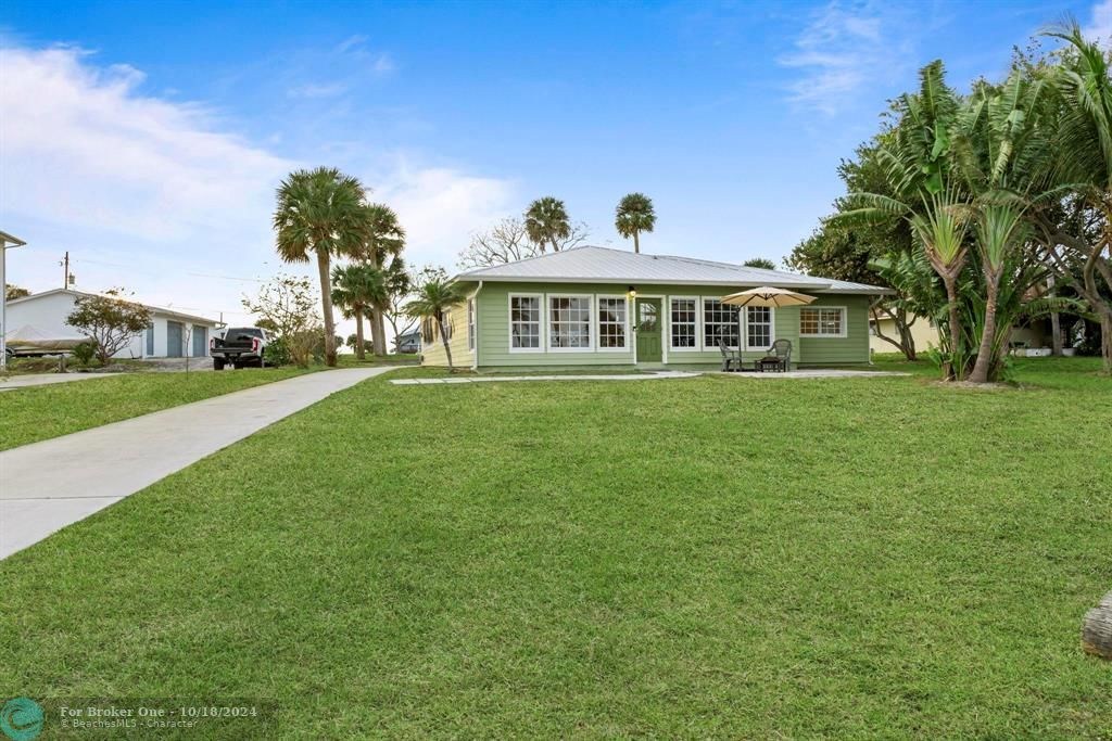 For Sale: $849,000 (3 beds, 2 baths, 2017 Square Feet)