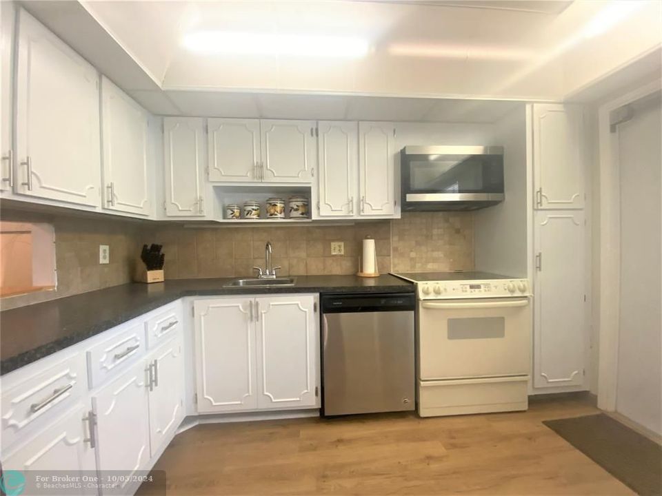 For Rent: $2,900 (2 beds, 2 baths, 1150 Square Feet)