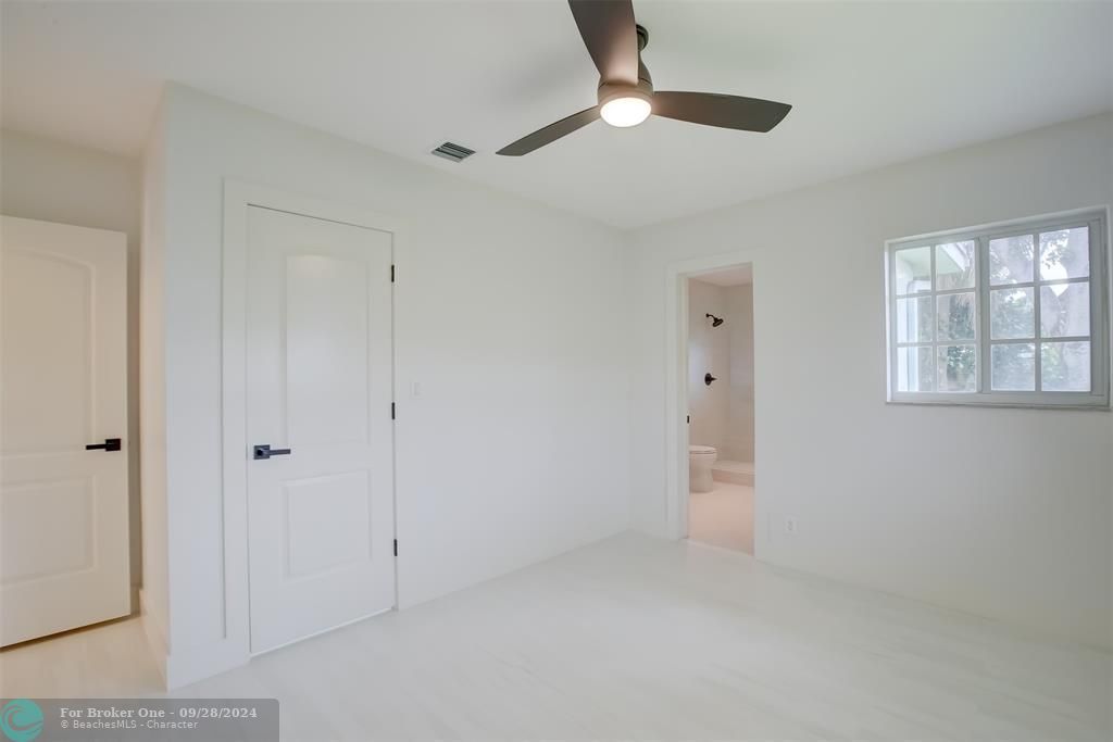 For Sale: $3,000 (2 beds, 2 baths, 2304 Square Feet)