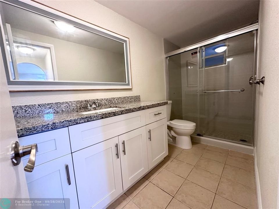 For Sale: $190,000 (1 beds, 1 baths, 664 Square Feet)