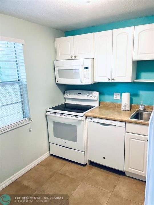 For Sale: $101,000 (1 beds, 1 baths, 710 Square Feet)