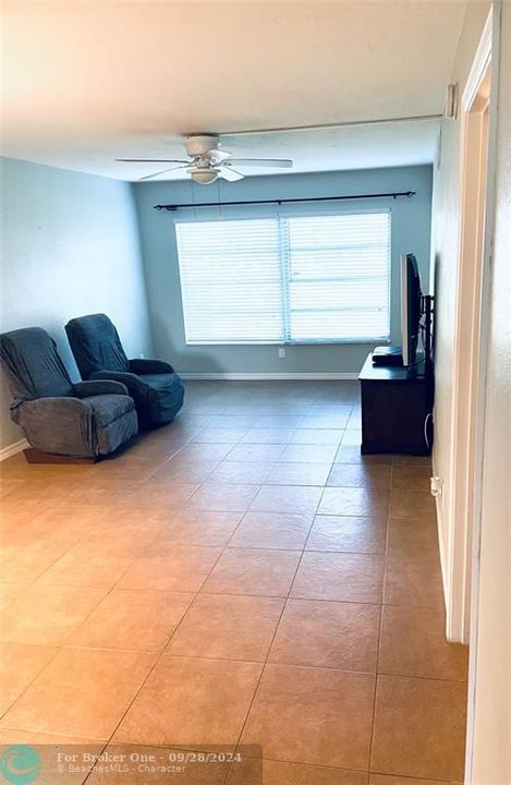 For Sale: $101,000 (1 beds, 1 baths, 710 Square Feet)