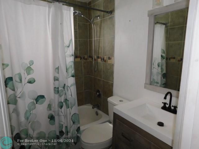 For Sale: $385,000 (2 beds, 1 baths, 878 Square Feet)