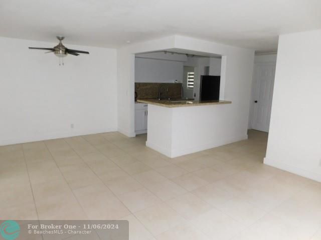 For Sale: $385,000 (2 beds, 1 baths, 878 Square Feet)