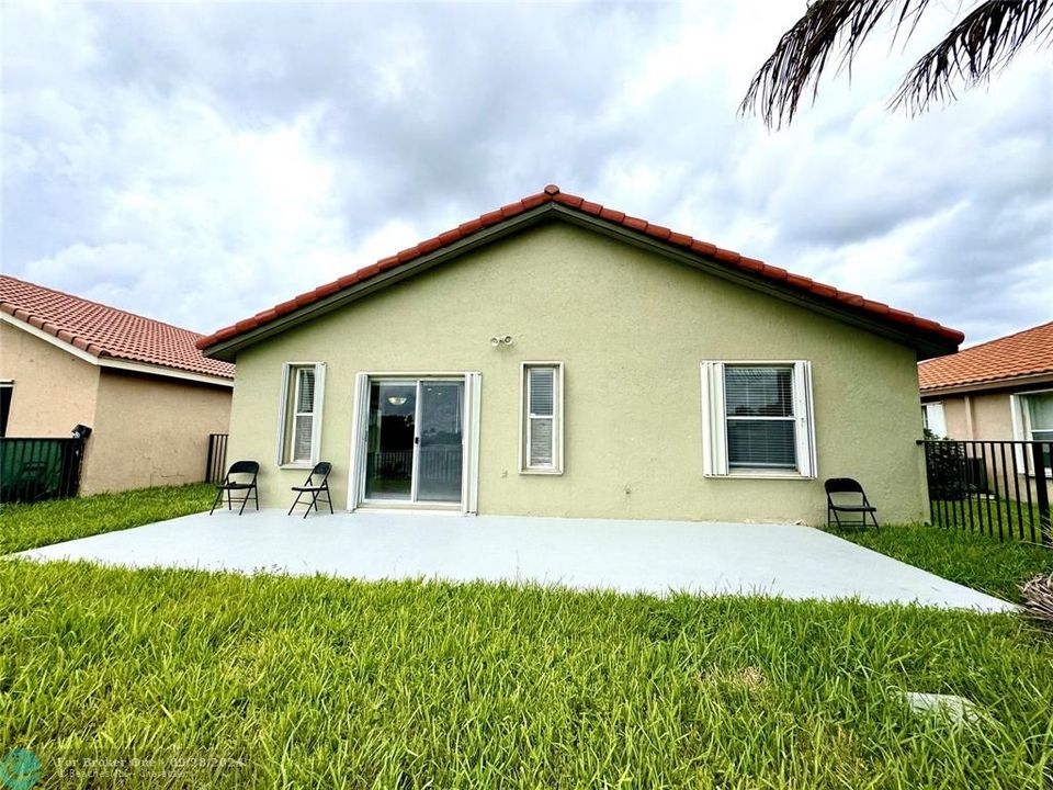 For Rent: $3,850 (4 beds, 2 baths, 1612 Square Feet)