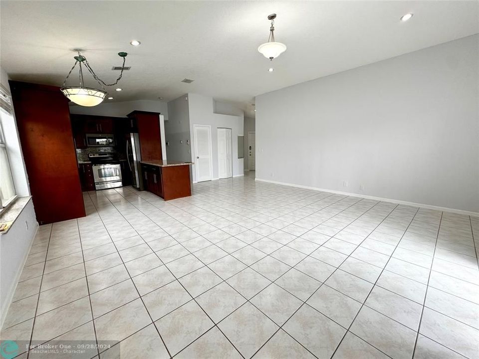 For Rent: $3,850 (4 beds, 2 baths, 1612 Square Feet)