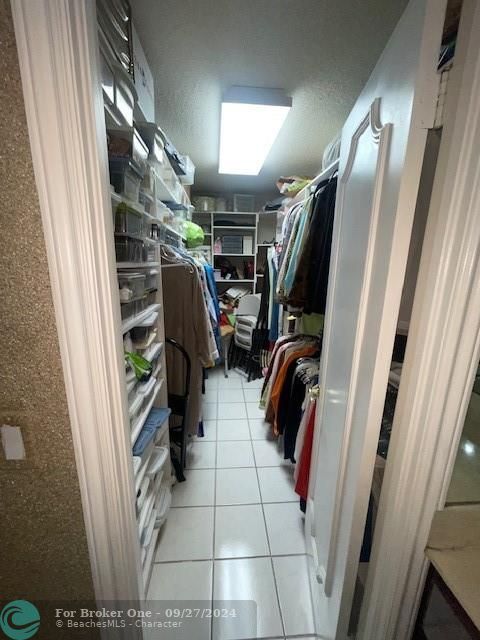 En Venta: $310,000 (3 camas, 2 baños, 1925 Pies cuadrados)