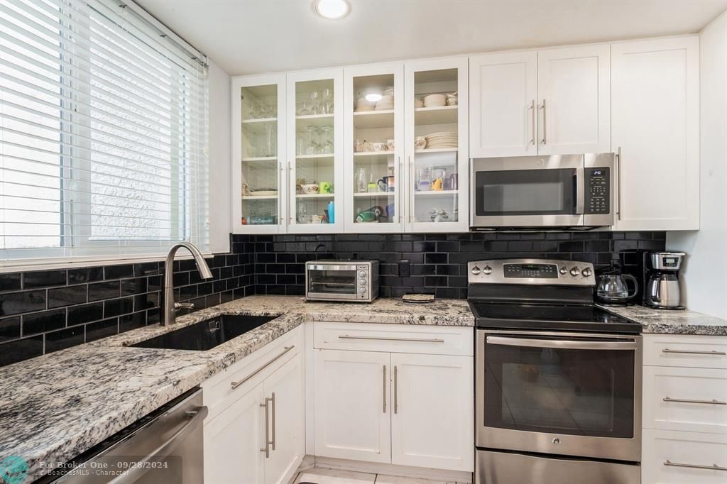 For Sale: $269,900 (3 beds, 2 baths, 1464 Square Feet)