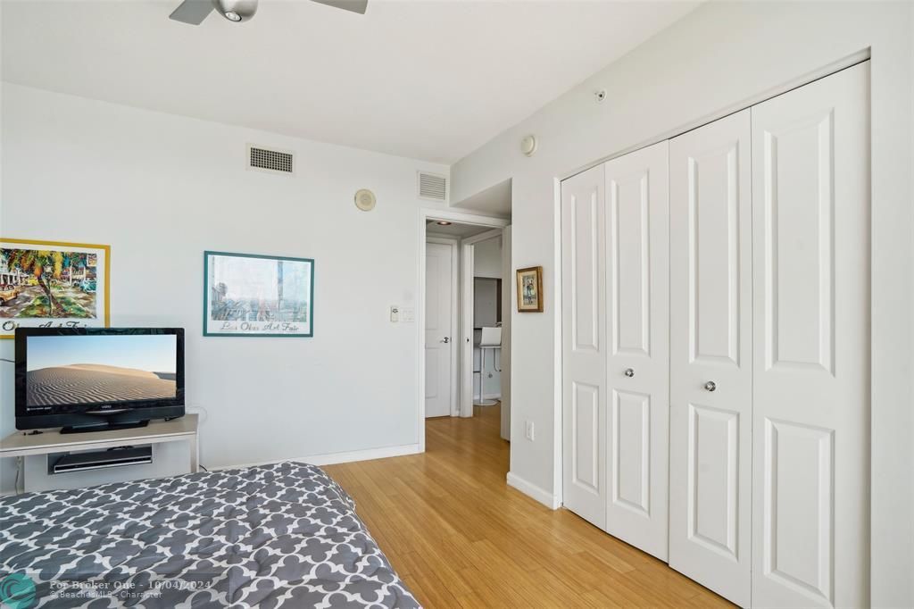 For Sale: $649,000 (2 beds, 2 baths, 1094 Square Feet)