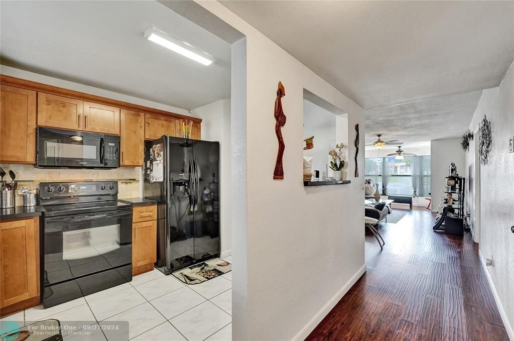 For Sale: $145,000 (1 beds, 1 baths, 862 Square Feet)