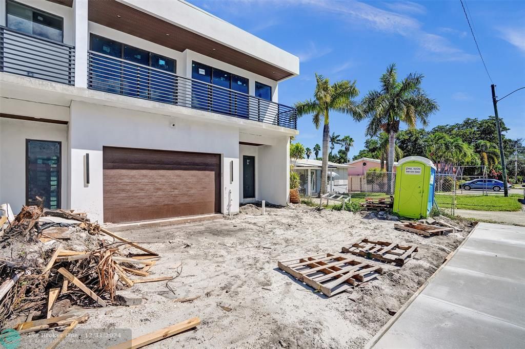 For Sale: $1,550,000 (4 beds, 4 baths, 2850 Square Feet)